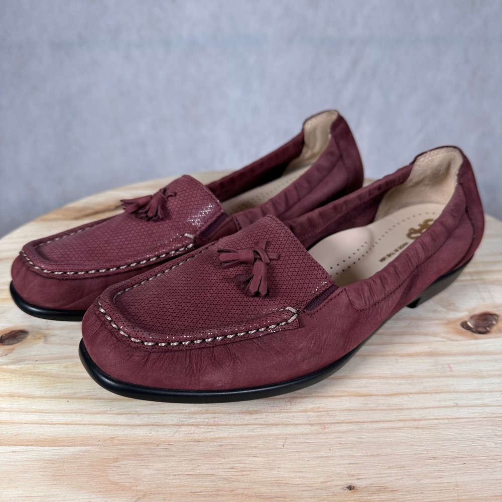 SAS Simplify Loafers Women Size 8.5 Wine Red Good Nubuck Tassel Slip On USA